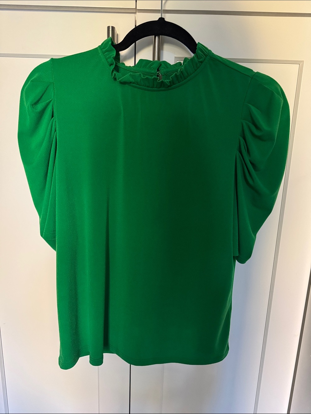 CeCe Emerald Green Ruffle Neck Puff Sleeve Blouse
